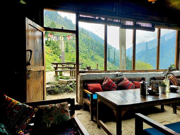 Parvati's Lap - Luxury Hostel & Villa, Lapas Village (Kasol), Parvati Valley, Himachal Pradesh — ADHIKARA Cafe photo 2