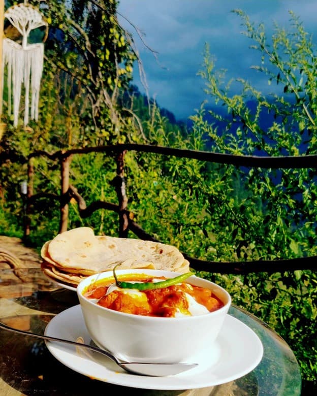 Parvati's Lap - Luxury Hostel & Villa, Lapas Village (Kasol), Parvati Valley, Himachal Pradesh — ADHIKARA Cafe photo 1