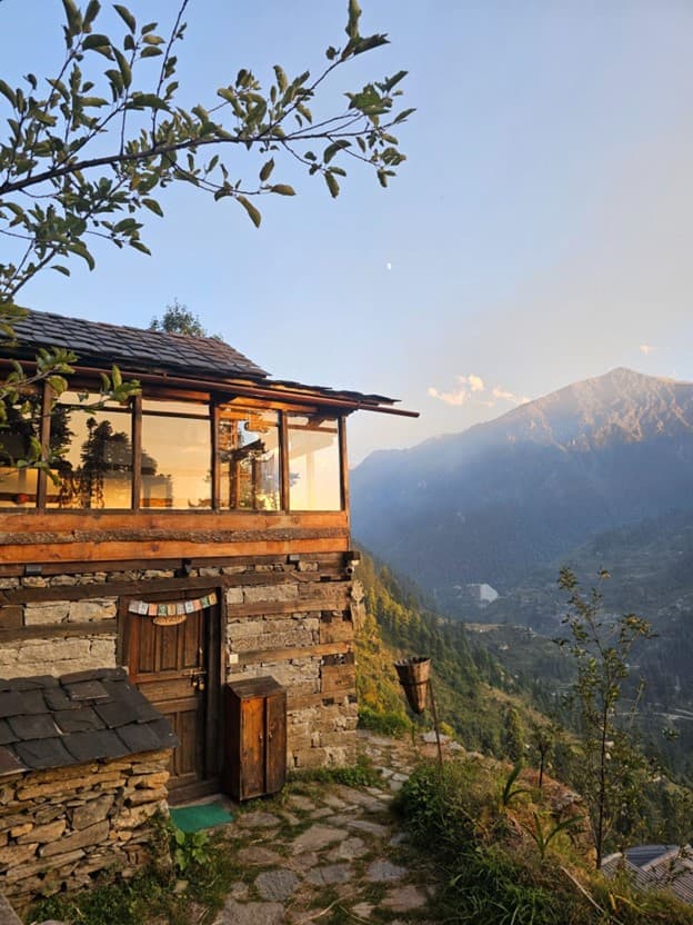 Parvati's Lap - Luxury Hostel & Villa, Lapas Village (Kasol), Parvati Valley, Himachal Pradesh — Himalayan view photo 1