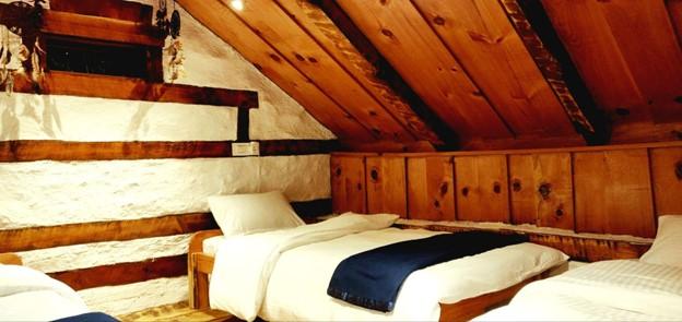 3 Beds Attic Room