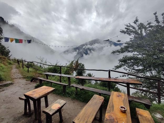 Parvati's Lap - Luxury Hostel & Villa, Lapas Village (Kasol), Parvati Valley, Himachal Pradesh — ADHIKARA Cafe photo 6